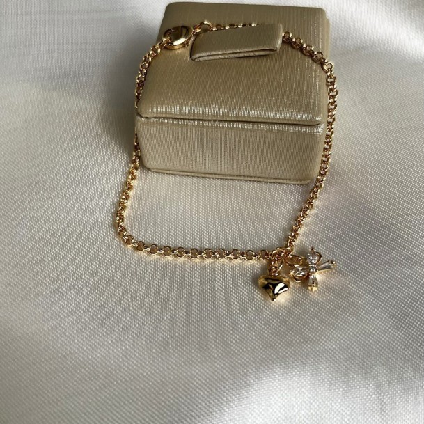 Pulseira Pingente Flor Com Strass e Coração