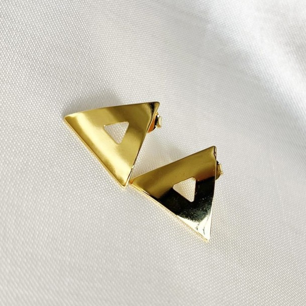 Brinco Triângulo Vazado