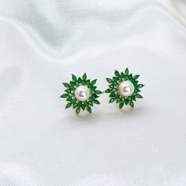 Brinco Girassol Zircônia Verde Esmeralda Com Pérola
