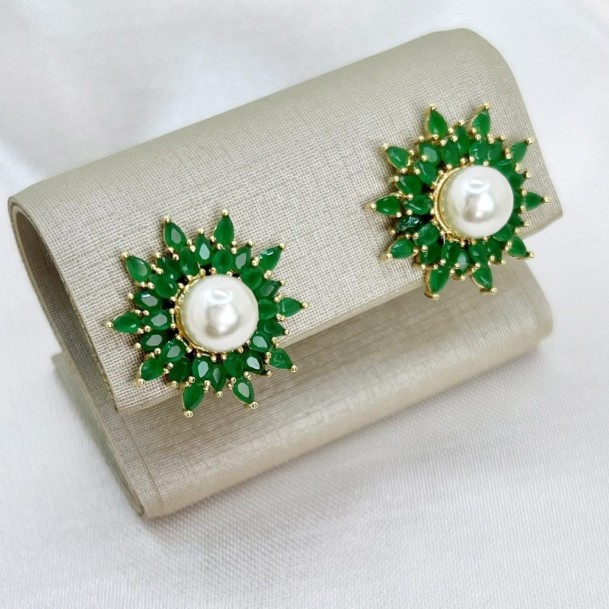 Brinco Girassol Zircônia Verde Esmeralda Com Pérola
