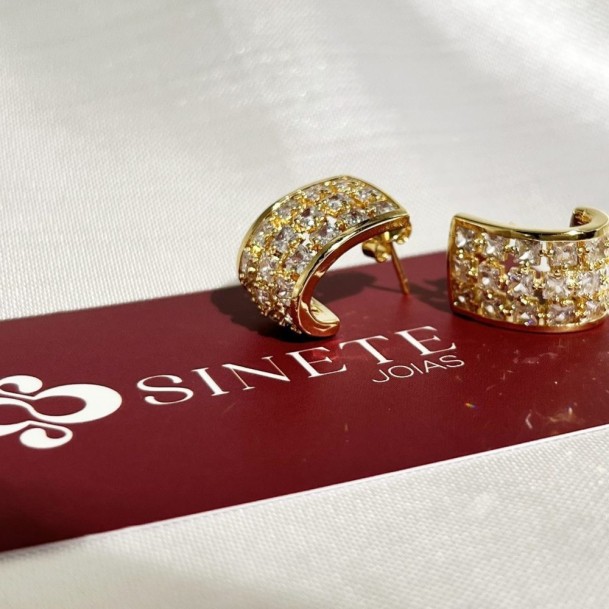 Brinco Meia Gota Zircônia Vazado