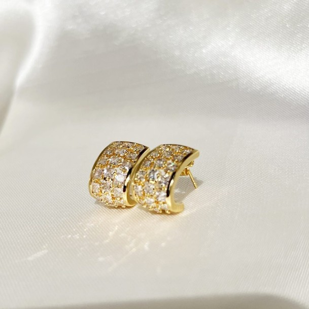 Brinco Meia Gota Zircônia Vazado