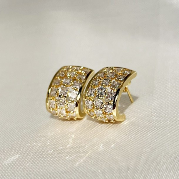 Brinco Meia Gota Zircônia Vazado