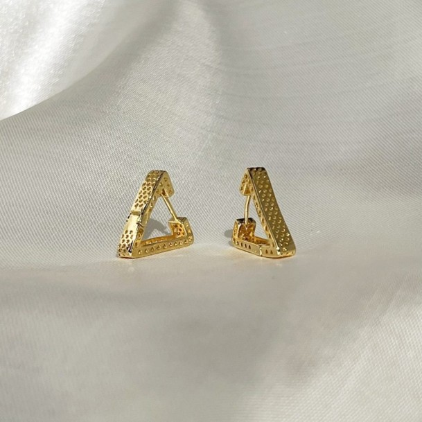 Brinco Argola Triangular Bali Vazado