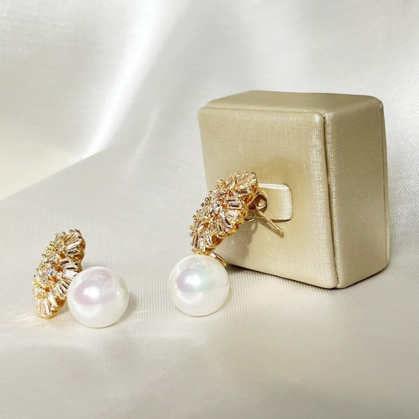 Brinco Flor Strass e Pérola