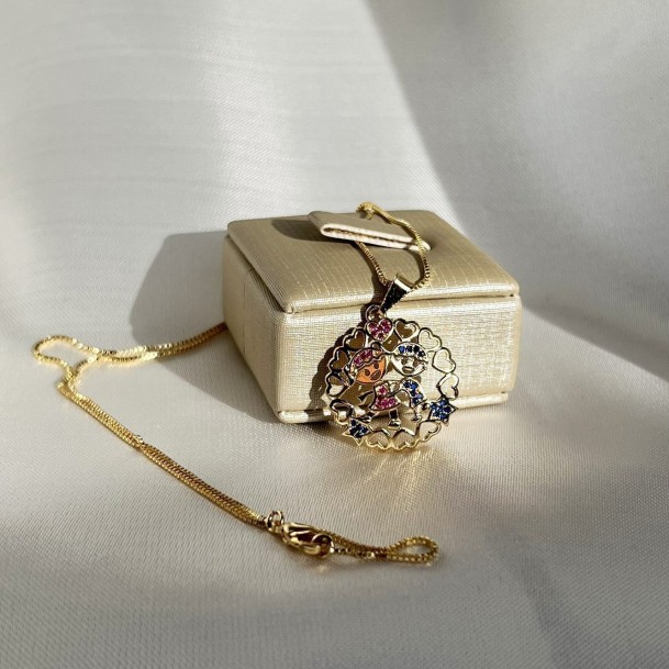 Colar Pingente Girl And Boy