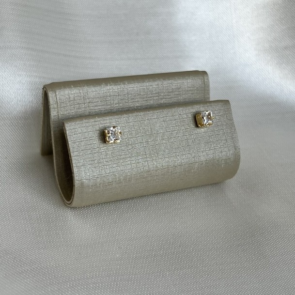 Brinco Ponto de Luz Zircônia Pequeno Quadrado