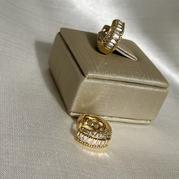 Brinco Argola Zircônia Cravejado Médio