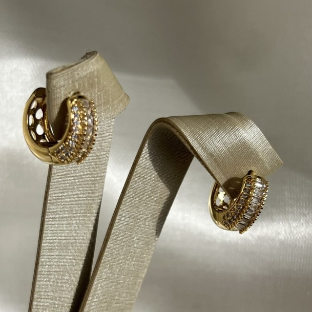 Brinco Argola Zircônia Cravejado Médio