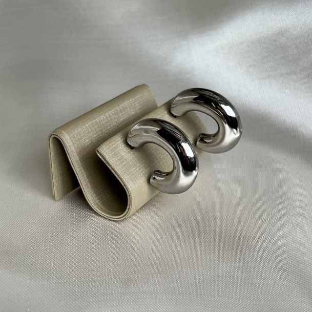 Brinco Meia Argola Estreita