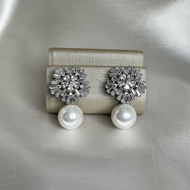 Brinco Noiva Flor Zircônia Com Pérola Prateado