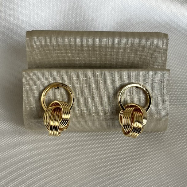 Brinco Redondo Com Arcos Entrelaçados Nó